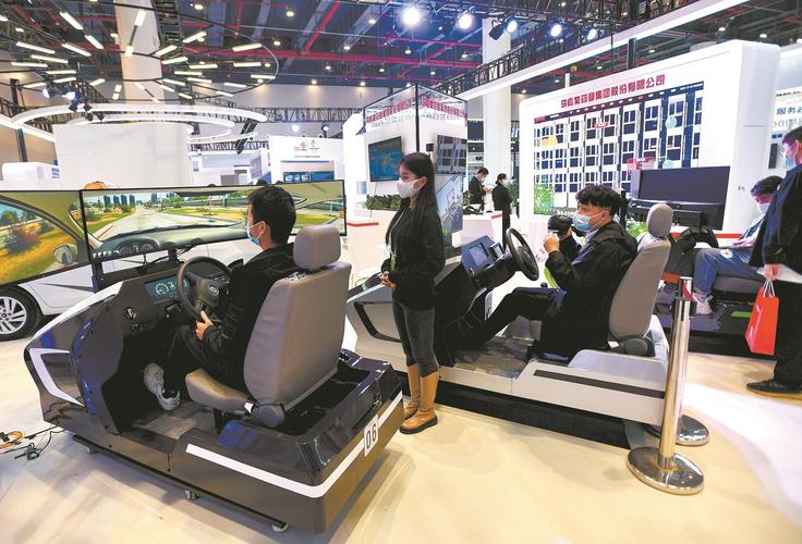 中国5g+工业互联网大会尖板眼不少 能打滚会卖萌 仿生狗很吸睛